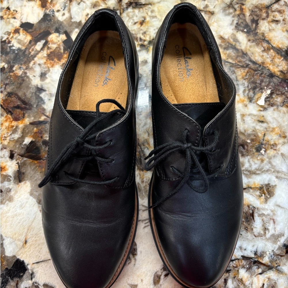Clarks Black Leather Women's Oxfords - Picture 5 of 10